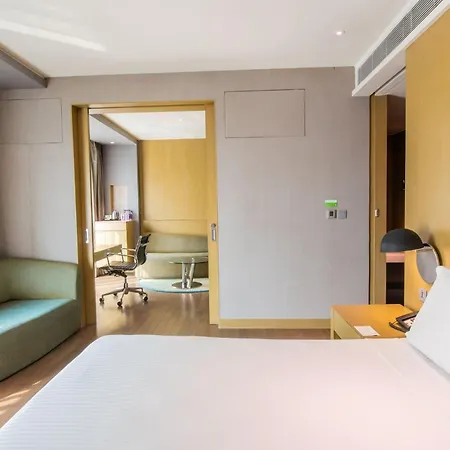 Holiday Inn New Delhi Aerocity By Ihg Exterior photo A room at the hotel