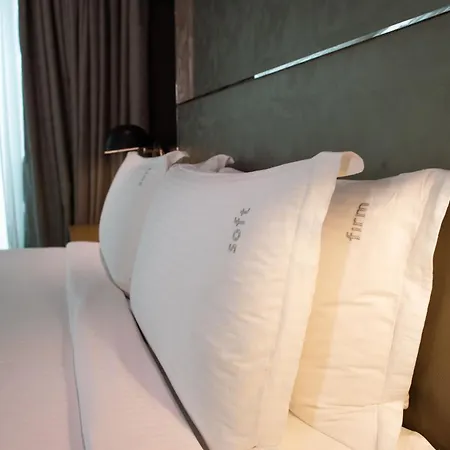Holiday Inn New Delhi Aerocity By Ihg Exterior photo Pillows on a bed